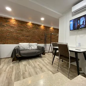 https://guest-house-gml-1.alltbilisihotels.com
